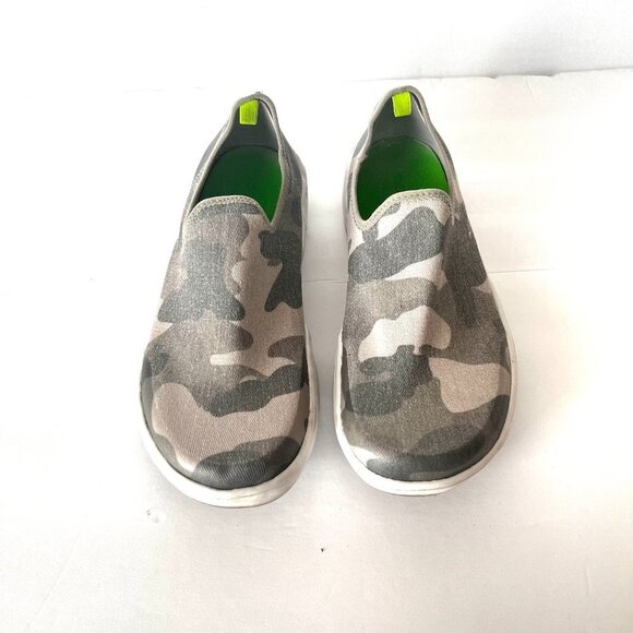 OOFOS WOMENS OOMG EEZEE SLIP ON SNEAKER CAMO Limited - Picture 2 of 8